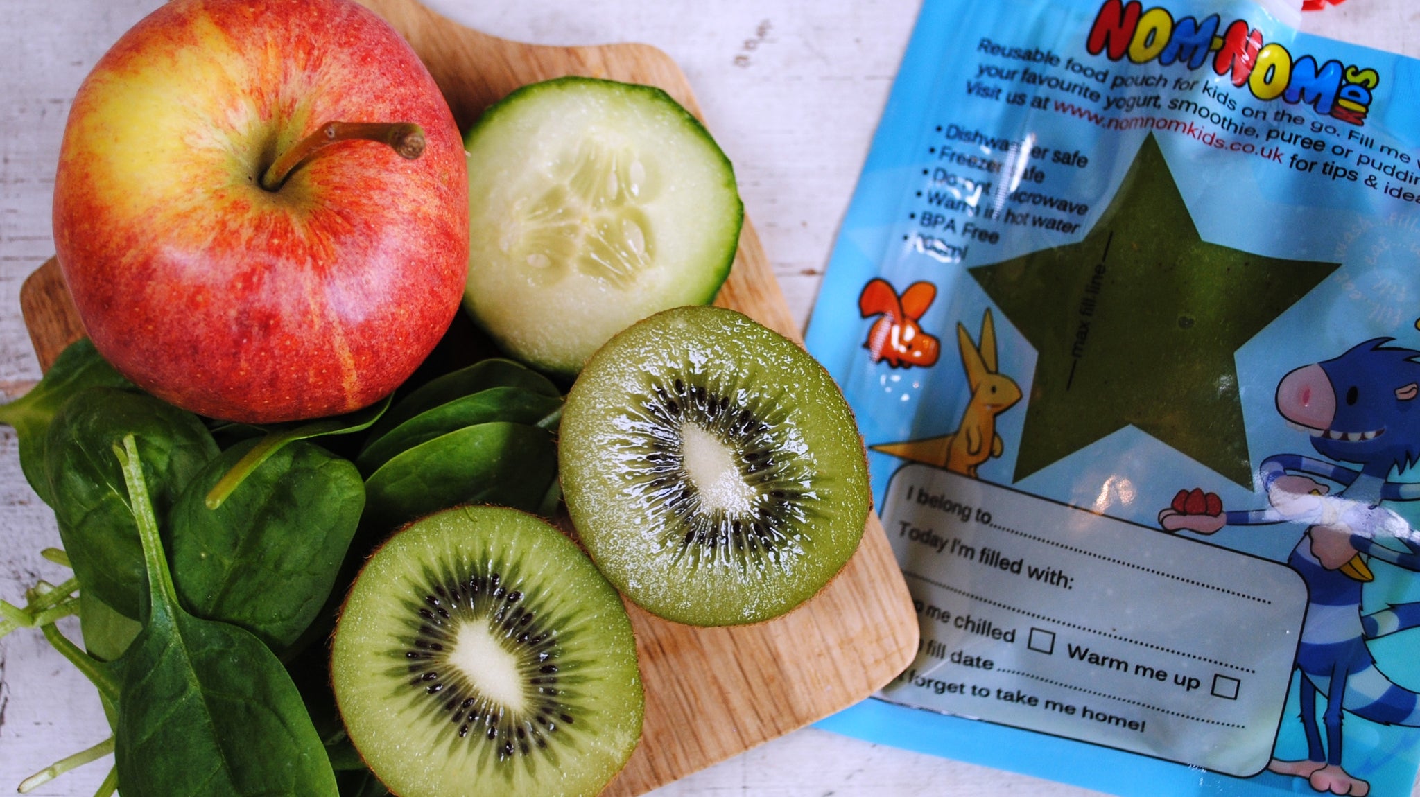 Kiwi, Apple, spinach and cucumber smoothie