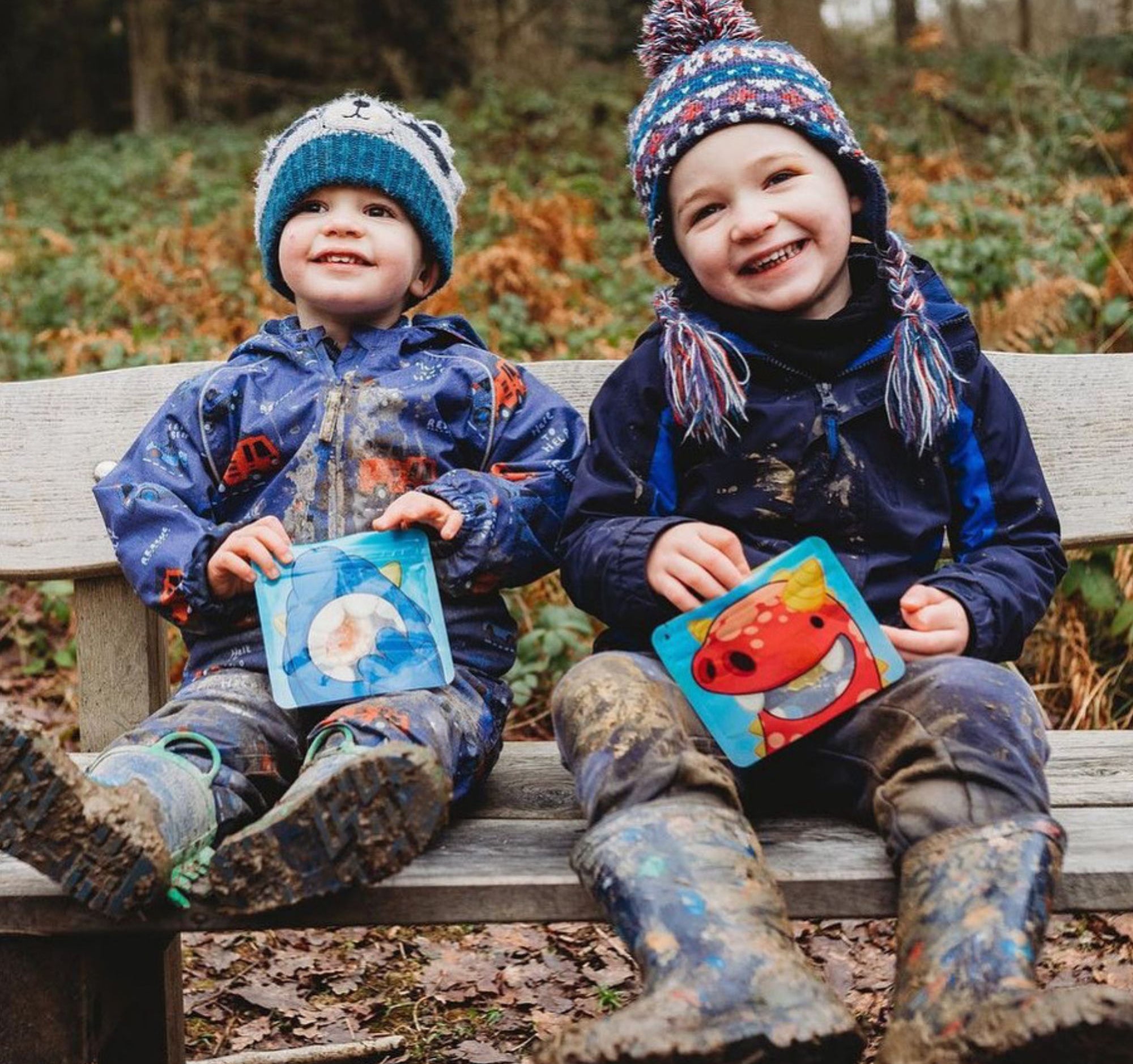 children eating snacks from Nom Nom kids reusable snack pouches