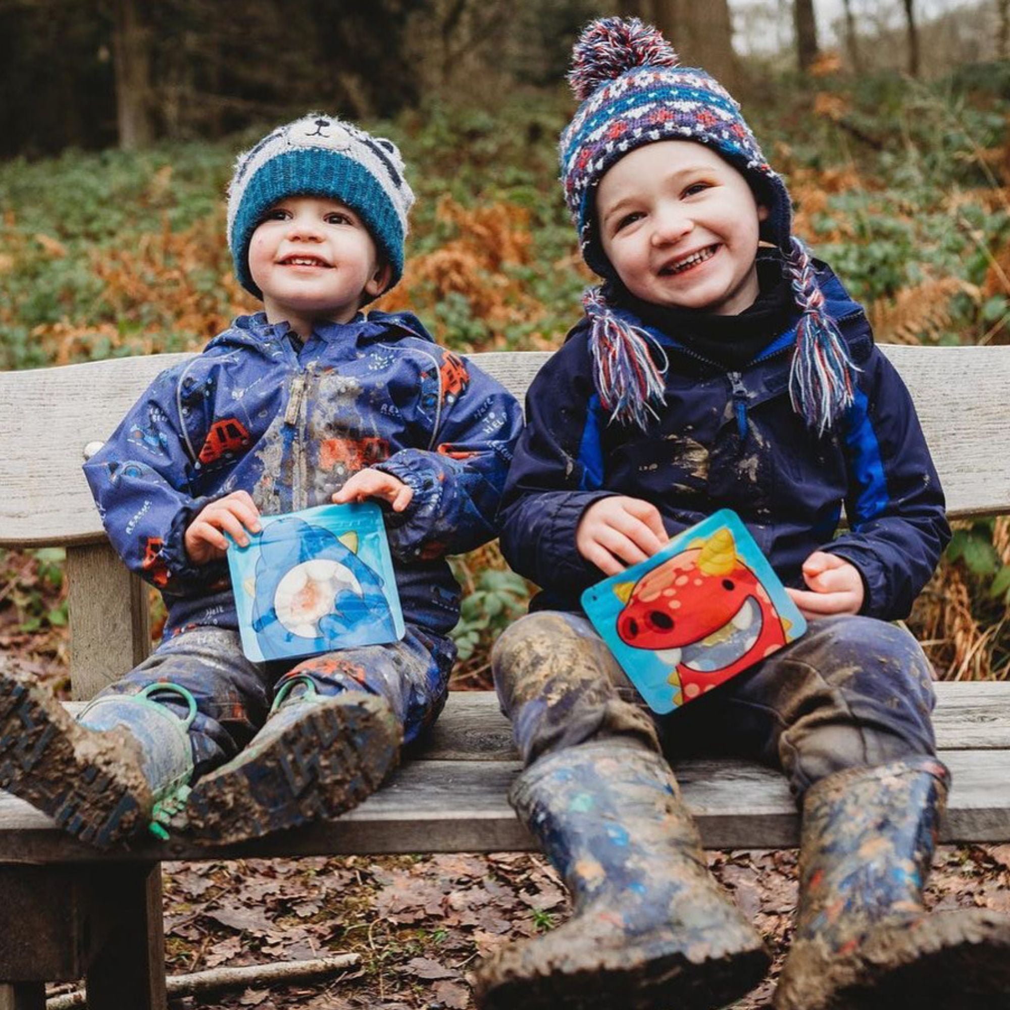 children eating snacks from Nom Nom kids reusable snack pouches
